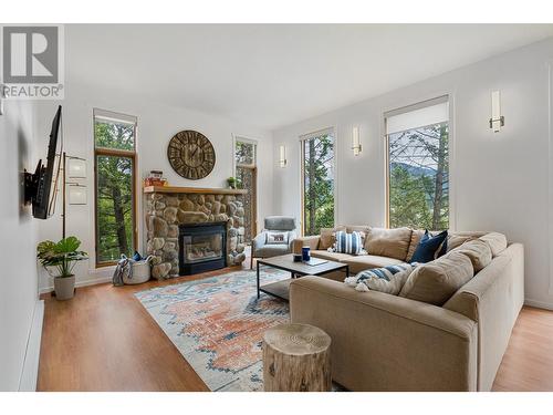 1399 12Th  Avenue, Invermere, BC - Indoor Photo Showing Living Room With Fireplace