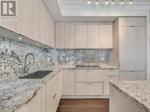 1908 - 318 Richmond Street, Toronto (Waterfront Communities), ON - Indoor Photo Showing Kitchen With Upgraded Kitchen