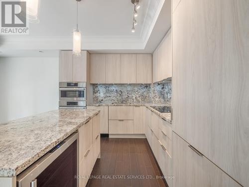 1908 - 318 Richmond Street, Toronto (Waterfront Communities), ON - Indoor Photo Showing Kitchen With Upgraded Kitchen