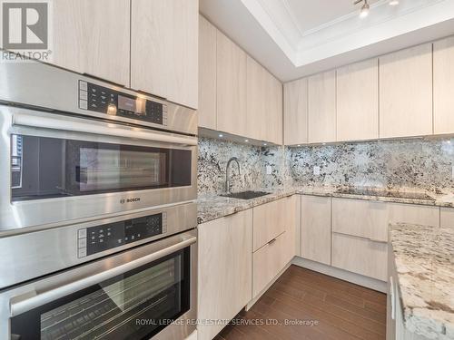 1908 - 318 Richmond Street, Toronto (Waterfront Communities), ON - Indoor Photo Showing Kitchen With Upgraded Kitchen