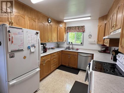 372 Vanderview Drive, Vanderhoof, BC - Indoor Photo Showing Kitchen With Double Sink