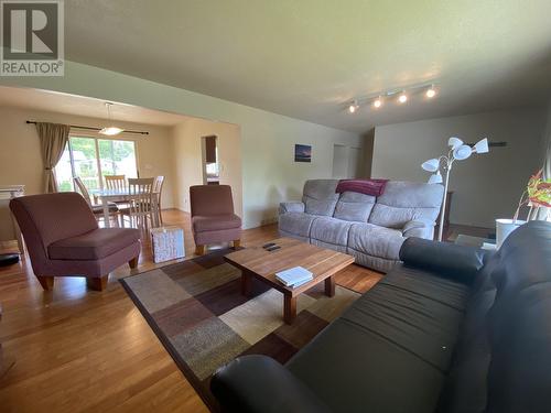 4724 Tuck Avenue, Terrace, BC - Indoor Photo Showing Living Room