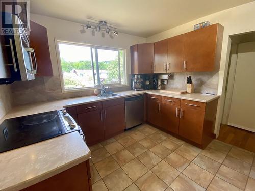 4724 Tuck Avenue, Terrace, BC - Indoor Photo Showing Kitchen