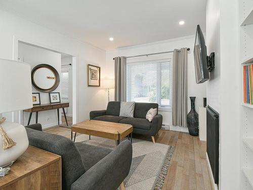 Salon - 143 Rue St-Vincent, Sainte-Agathe-Des-Monts, QC - Indoor Photo Showing Living Room