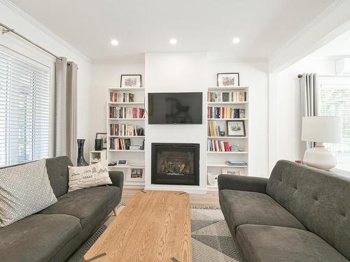 Salon - 143 Rue St-Vincent, Sainte-Agathe-Des-Monts, QC - Indoor Photo Showing Living Room With Fireplace