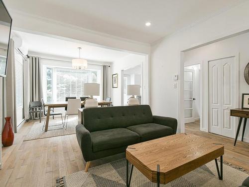 Salon - 143 Rue St-Vincent, Sainte-Agathe-Des-Monts, QC - Indoor Photo Showing Living Room