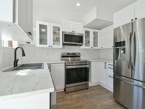 Cuisine - 143 Rue St-Vincent, Sainte-Agathe-Des-Monts, QC - Indoor Photo Showing Kitchen With Double Sink With Upgraded Kitchen