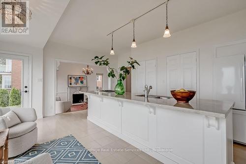 3286 Shelburne Place, Oakville (1001 - Br Bronte), ON - Indoor Photo Showing Kitchen