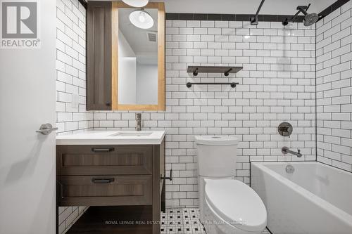 601 - 555 College Street, Toronto, ON - Indoor Photo Showing Bathroom