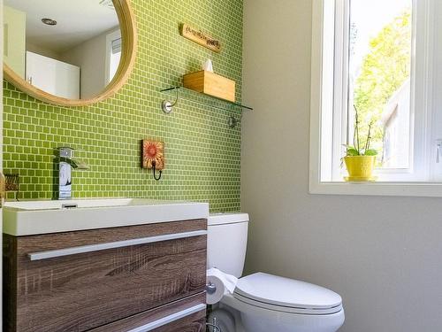 Powder room - 840 Ch. Du Lac-Bouthillier, Saint-Aimé-Du-Lac-Des-Îles, QC - Indoor Photo Showing Bathroom