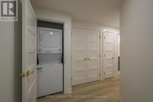 3741 Somerston Crescent, London, ON - Indoor Photo Showing Laundry Room