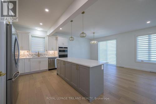 3741 Somerston Crescent, London, ON - Indoor Photo Showing Kitchen With Stainless Steel Kitchen With Upgraded Kitchen