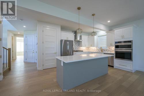 3741 Somerston Crescent, London, ON - Indoor Photo Showing Kitchen With Upgraded Kitchen