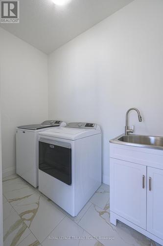 3741 Somerston Crescent, London, ON - Indoor Photo Showing Laundry Room