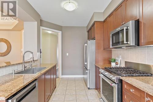 44 - 2019 Trawden Way, Oakville (Palermo West), ON - Indoor Photo Showing Kitchen With Upgraded Kitchen