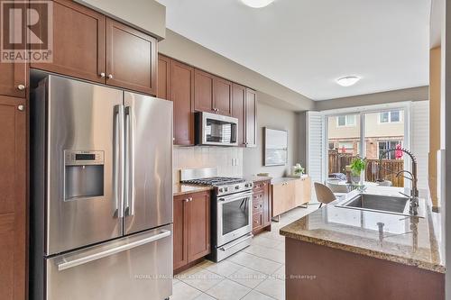 44 - 2019 Trawden Way, Oakville (Palermo West), ON - Indoor Photo Showing Kitchen With Upgraded Kitchen