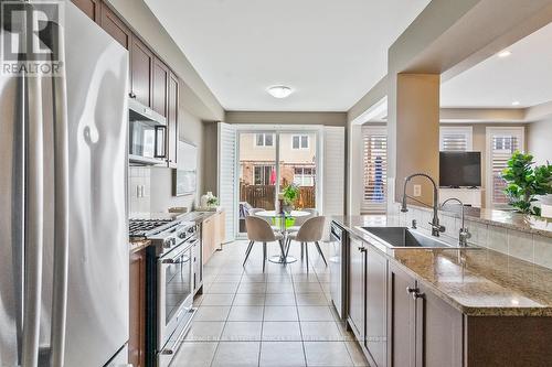 44 - 2019 Trawden Way, Oakville (Palermo West), ON - Indoor Photo Showing Kitchen With Upgraded Kitchen