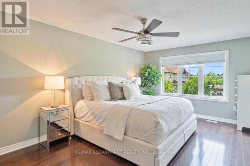 44 - 2019 Trawden Way, Oakville, ON - Indoor Photo Showing Bedroom