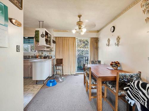 1020 Oxford Street, Kamloops, BC - Indoor Photo Showing Dining Room