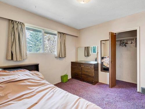 1020 Oxford Street, Kamloops, BC - Indoor Photo Showing Bedroom