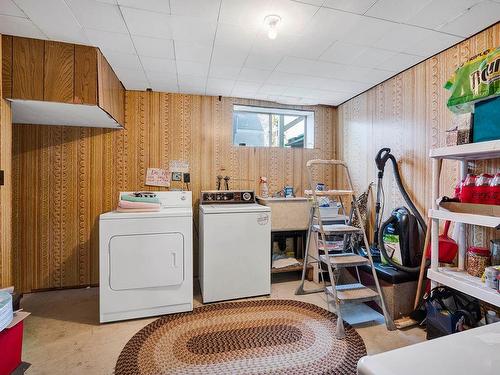 1020 Oxford Street, Kamloops, BC - Indoor Photo Showing Laundry Room