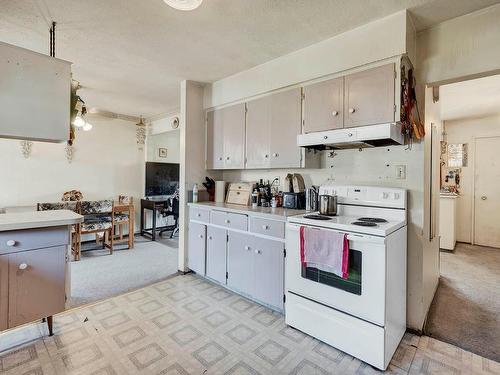 1020 Oxford Street, Kamloops, BC - Indoor Photo Showing Kitchen