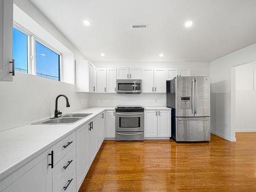 1114 Raven Drive, Kamloops, BC - Indoor Photo Showing Kitchen With Double Sink With Upgraded Kitchen