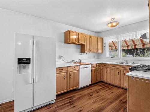 1069 Schubert Drive, Kamloops, BC - Indoor Photo Showing Kitchen With Double Sink