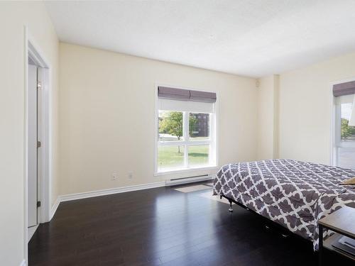 Master bedroom - 4405 Boul. St-Jean, Dollard-Des-Ormeaux, QC - Indoor Photo Showing Bedroom