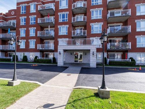 Exterior entrance - 4405 Boul. St-Jean, Dollard-Des-Ormeaux, QC - Outdoor With Facade