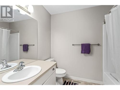 120 Hartman Road Unit# 110, Kelowna, BC - Indoor Photo Showing Bathroom