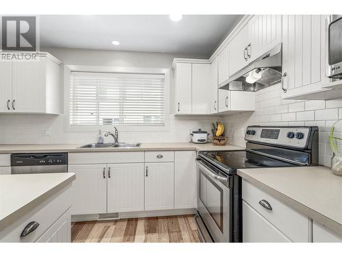 120 Hartman Road Unit# 110, Kelowna, BC - Indoor Photo Showing Kitchen With Double Sink