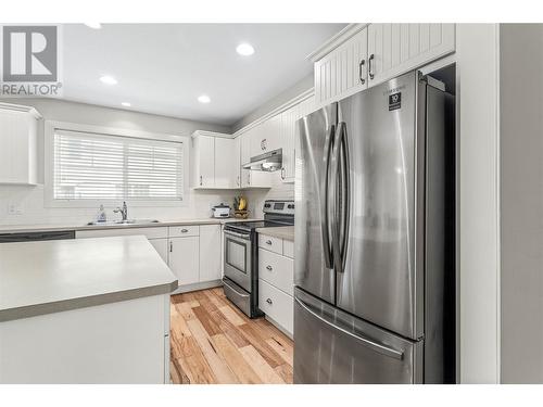 120 Hartman Road Unit# 110, Kelowna, BC - Indoor Photo Showing Kitchen