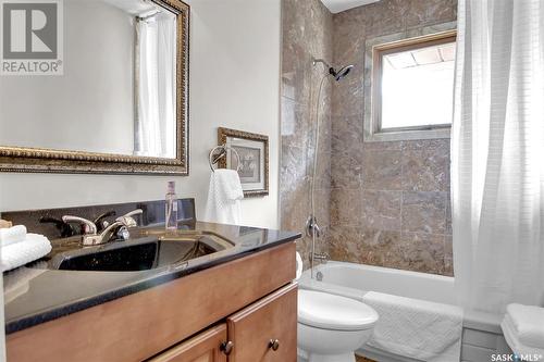 3815 Van Horne Avenue, Regina, SK - Indoor Photo Showing Bathroom