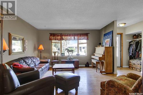 3815 Van Horne Avenue, Regina, SK - Indoor Photo Showing Living Room