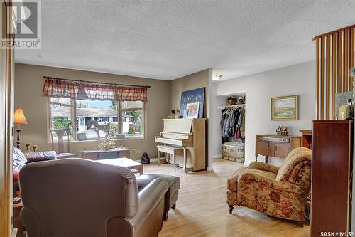 3815 Van Horne Avenue, Regina, SK - Indoor Photo Showing Living Room