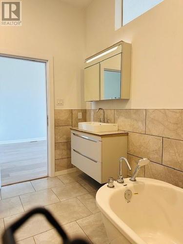 14 King Street Unit#A, Cornwall, ON - Indoor Photo Showing Bathroom