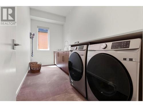 5546 Upper Mission Drive, Kelowna, BC - Indoor Photo Showing Laundry Room