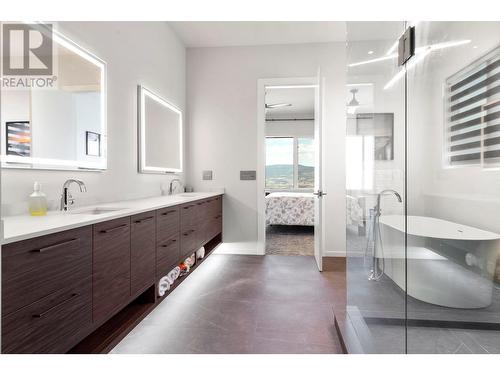 5546 Upper Mission Drive, Kelowna, BC - Indoor Photo Showing Bathroom