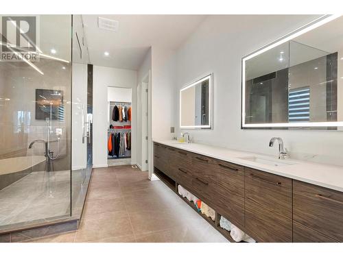 5546 Upper Mission Drive, Kelowna, BC - Indoor Photo Showing Bathroom