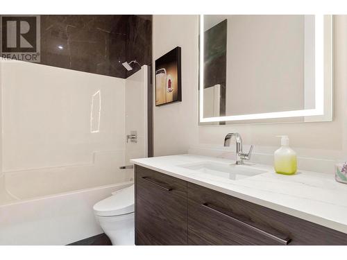 5546 Upper Mission Drive, Kelowna, BC - Indoor Photo Showing Bathroom