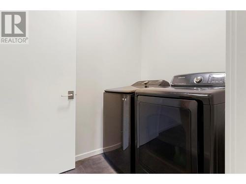 5546 Upper Mission Drive, Kelowna, BC - Indoor Photo Showing Laundry Room