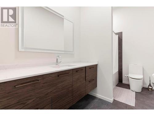 5546 Upper Mission Drive, Kelowna, BC - Indoor Photo Showing Bathroom