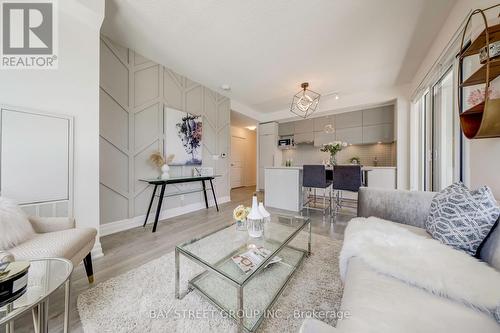 611 - 18 Rouge Valley Drive, Markham (Unionville), ON - Indoor Photo Showing Living Room