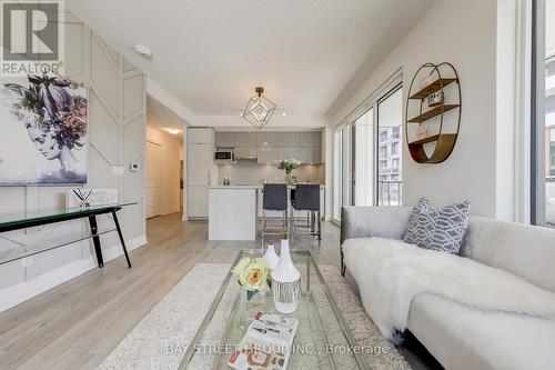 611 - 18 Rouge Valley Drive, Markham (Unionville), ON - Indoor Photo Showing Living Room