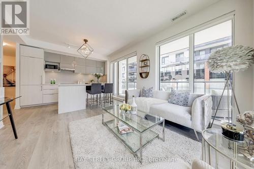 611 - 18 Rouge Valley Drive, Markham (Unionville), ON - Indoor Photo Showing Living Room