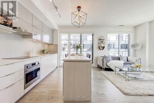 611 - 18 Rouge Valley Drive, Markham (Unionville), ON - Indoor Photo Showing Kitchen