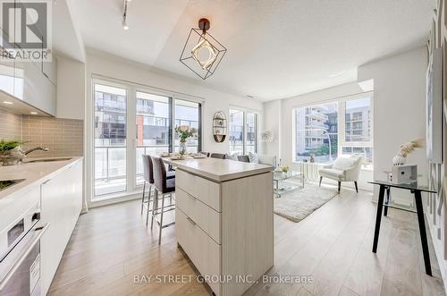 611 - 18 Rouge Valley Drive, Markham (Unionville), ON - Indoor Photo Showing Kitchen