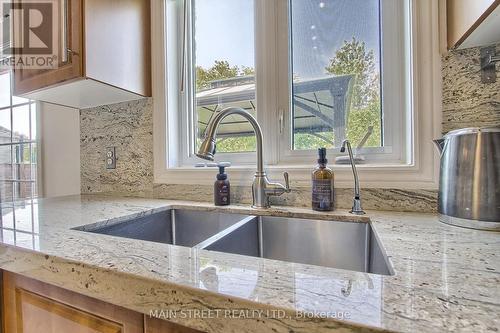 4 Glendower Crescent, Georgina (Keswick North), ON - Indoor Photo Showing Kitchen With Double Sink