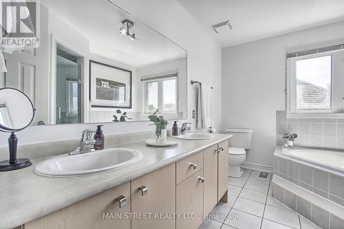 4 Glendower Crescent, Georgina (Keswick North), ON - Indoor Photo Showing Bathroom